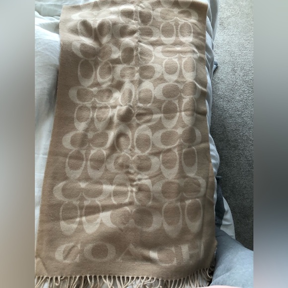 Coach Signature Oversized Muffler - Picture 2 of 3